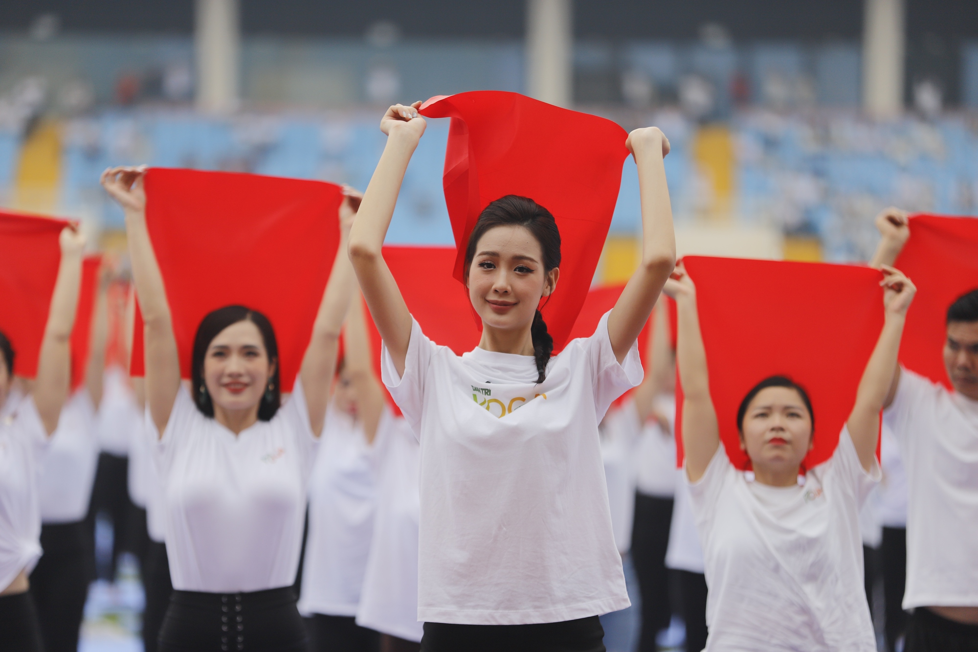 Dàn hoa hậu, á hậu Việt Nam khoe sắc trong màn đồng diễn Yoga đông người nhất Việt Nam - Ảnh 14.