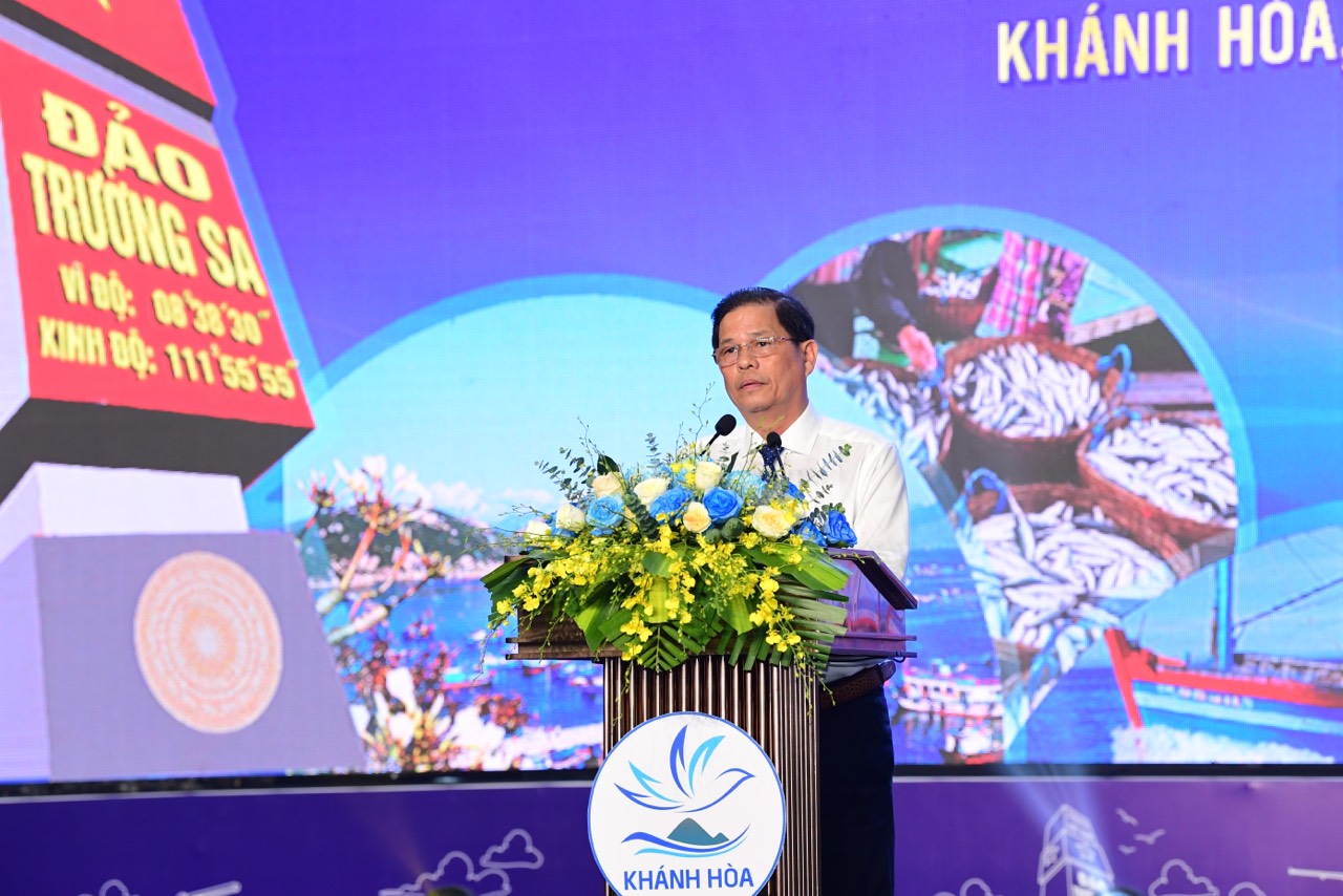 Chủ tịch tỉnh Khánh Hòa: Xây dựng quần đảo Trường Sa thành trung tâm kinh tế - Ảnh 2.