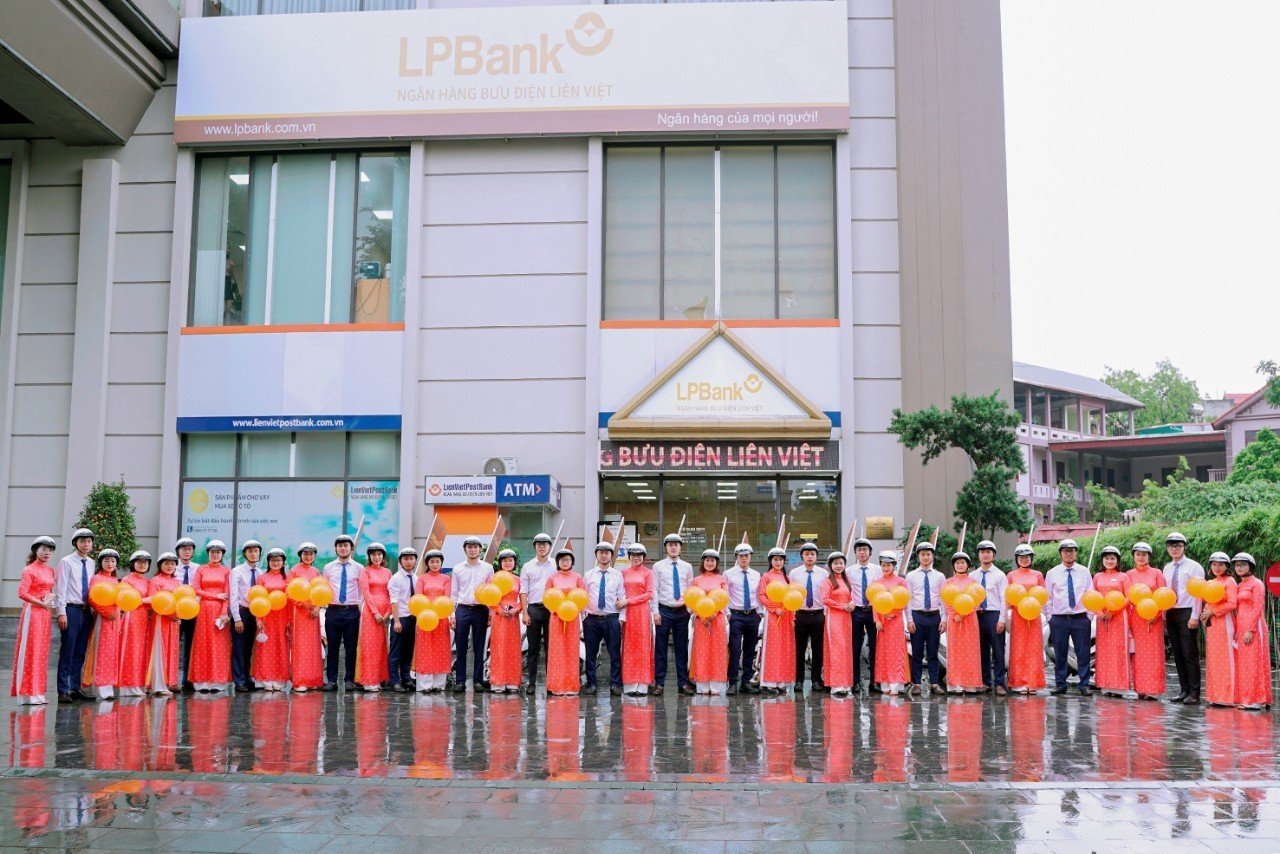 Mở rộng kinh doanh, LPBank trải thảm đỏ đón hàng ngàn nhân tài - Ảnh 3.