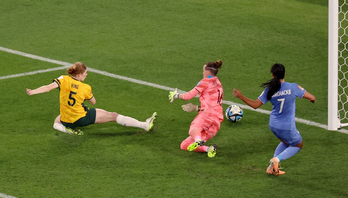 Australia vào bán kết World Cup nữ 2023 sau màn &quot;đấu súng&quot; nghẹt thở với Pháp - Ảnh 3.