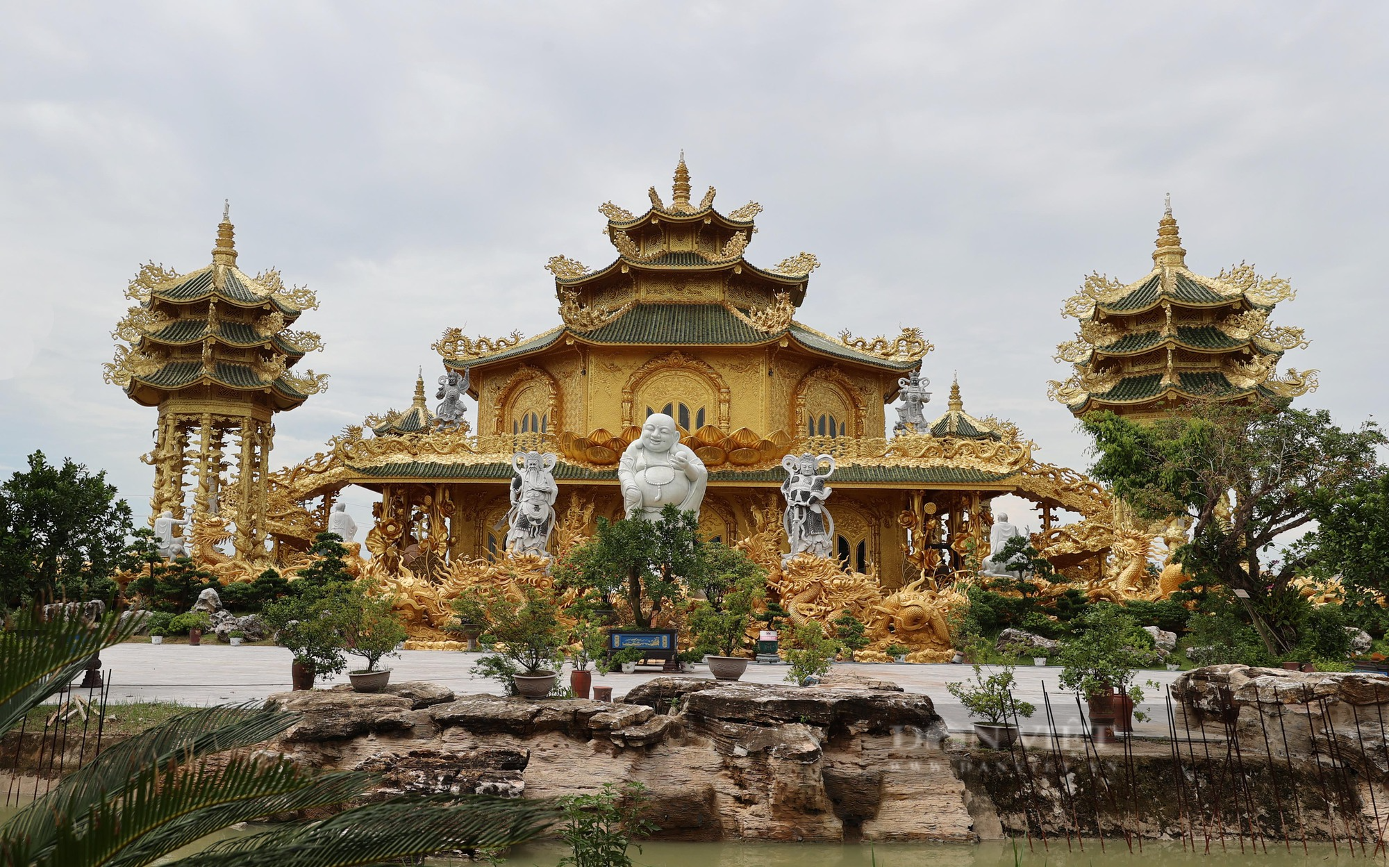 Ảnh ấn tượng tuần: Ngôi chùa dát vàng ở Hưng Yên và Đông Anh trước ngày lên quận - Ảnh 5.