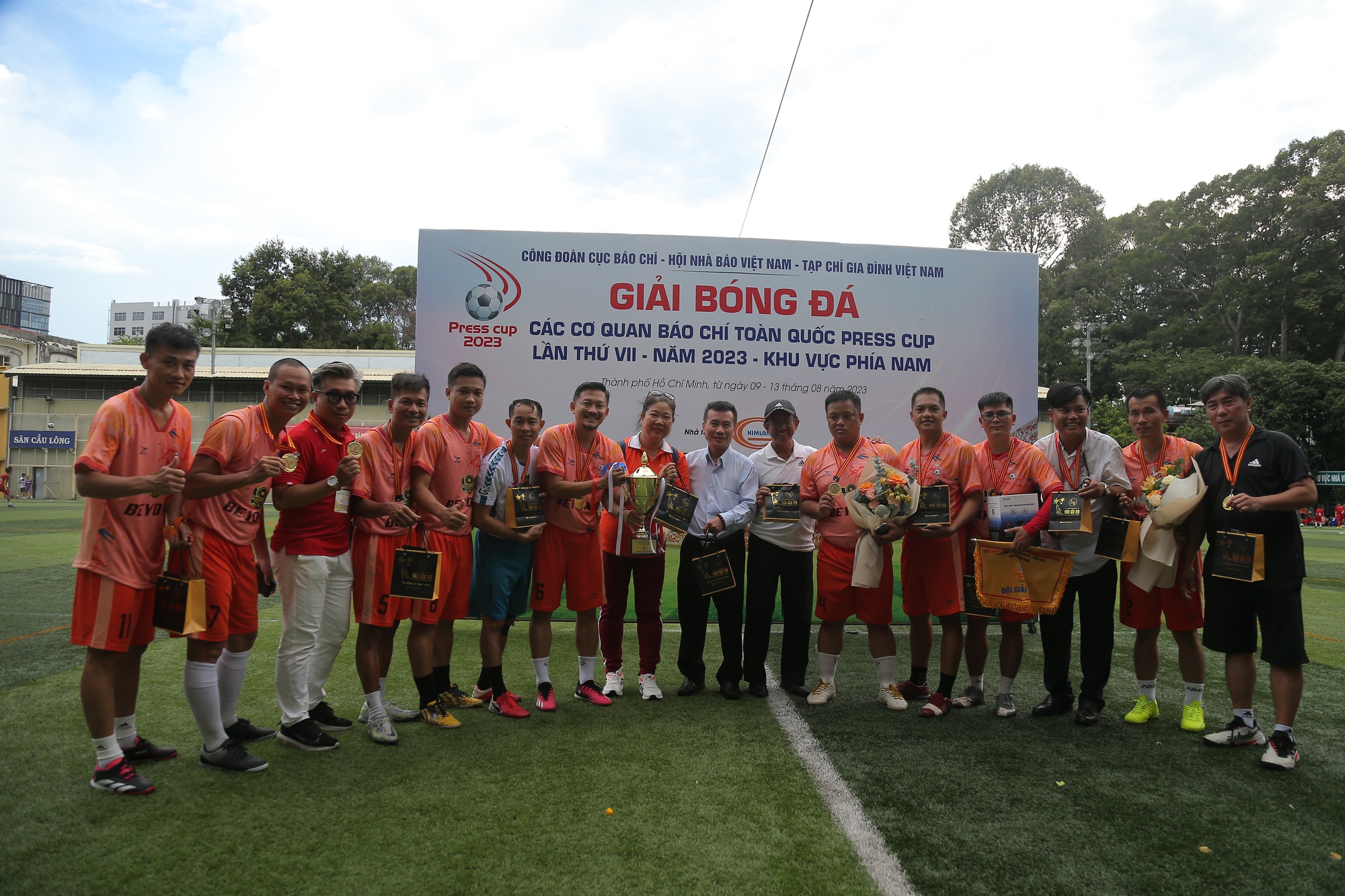 CLB Phóng viên Đời sống - Xã hội vô địch Giải bóng đá Press Cup 2023 khu vực phía Nam - Ảnh 3.