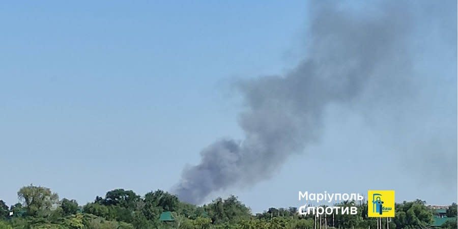 Du kích Ukraine đột kích phóng hỏa căn cứ quân sự Nga ở Mariupol - Ảnh 1.