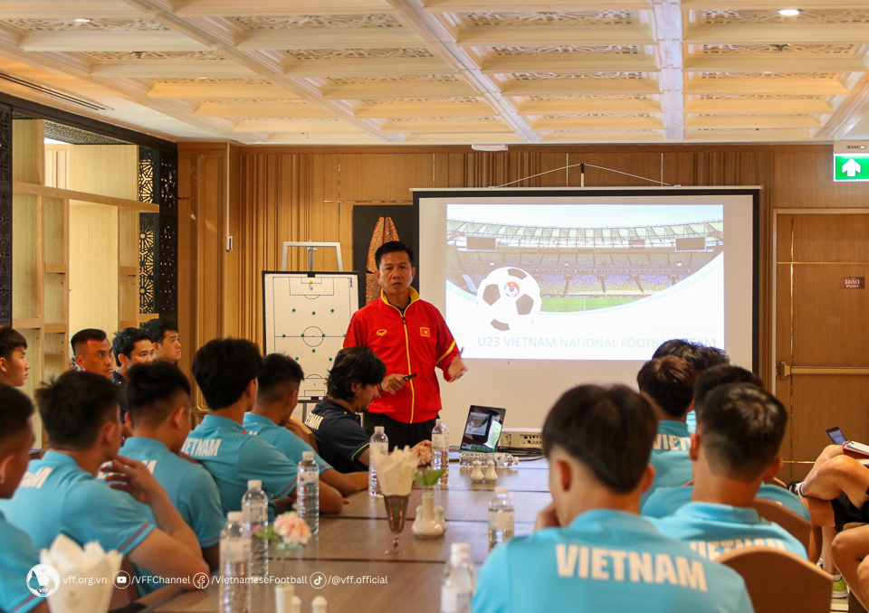 HLV Hoàng Anh Tuấn lên kế hoạch kiểm nghiệm lực lượng trong trận giao hữu với U23 Bahrain - Ảnh 1.