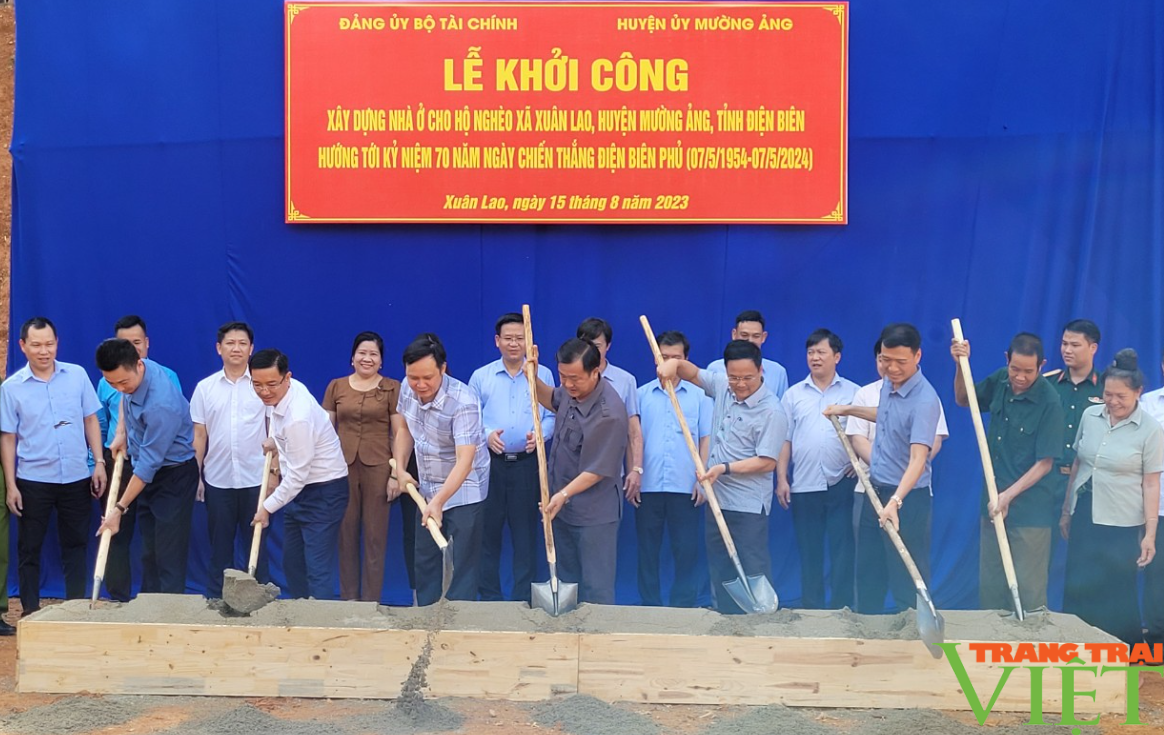 141 hộ nghèo ở Xuân Lao được Đảng uỷ Bộ Tài chính hỗ trợ làm nhà ở - Ảnh 1.