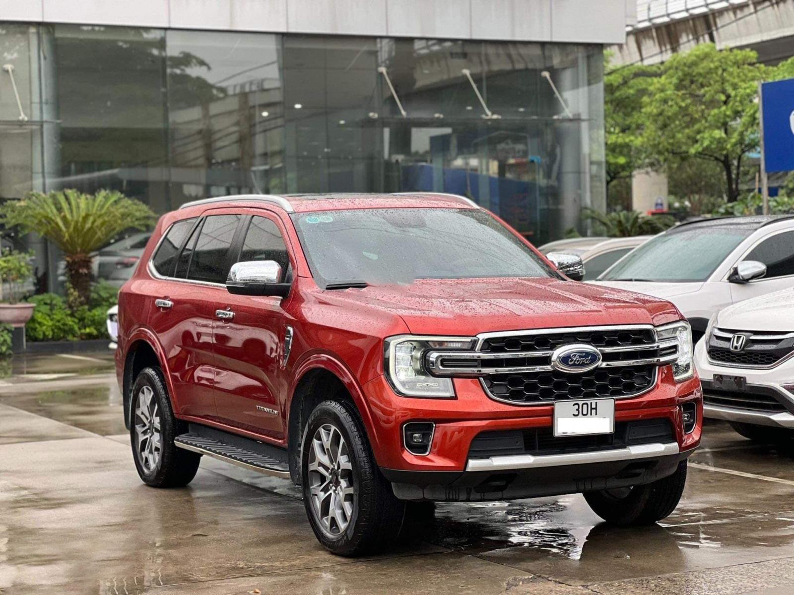 Ngỡ ngàng mức khấu hao Ford Everest và Toyota Fortuner sau 1 năm lăn bánh tại Việt Nam - Ảnh 4.