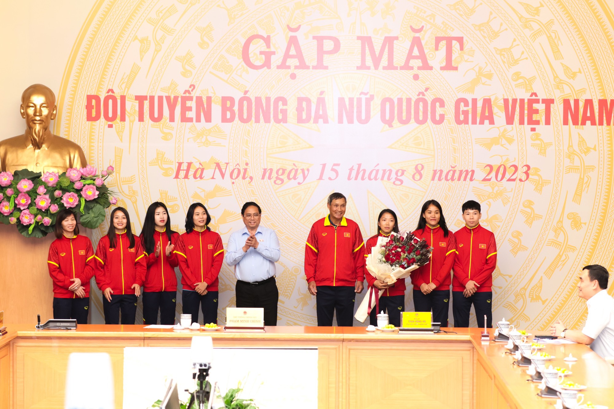 Thủ tướng biểu dương ĐT nữ Việt Nam sau kỳ World Cup lịch sử - Ảnh 1.