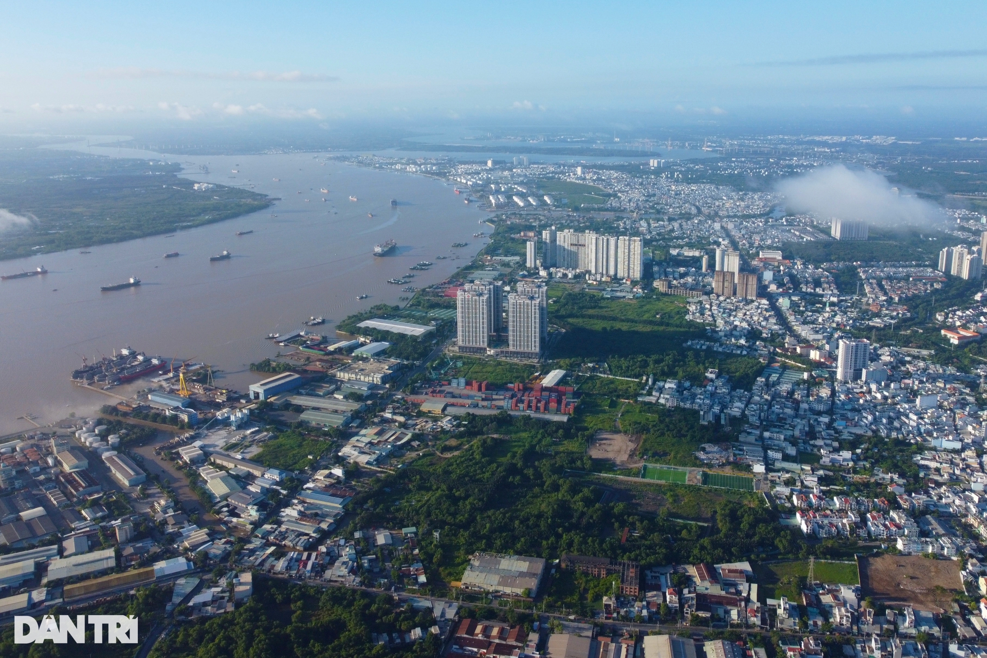 Con đường ven sông Sài Gòn dài khoảng 3km la liệt dự án tỷ USD - Ảnh 2.