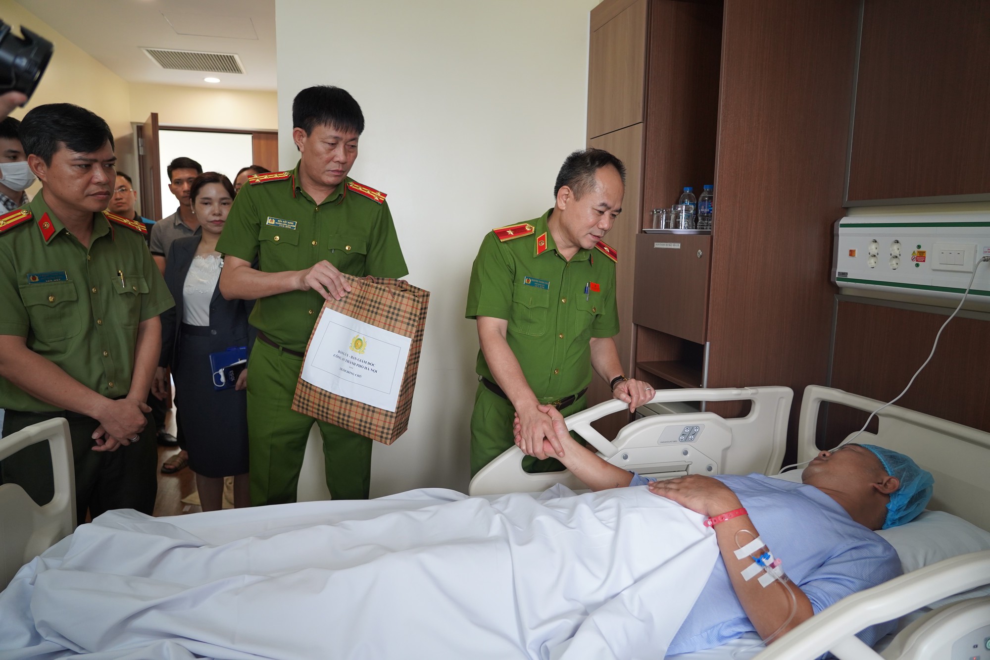 Vụ bắt cóc bé trai 7 tuổi ở Long Biên, Hà Nội:  - Ảnh 2.
