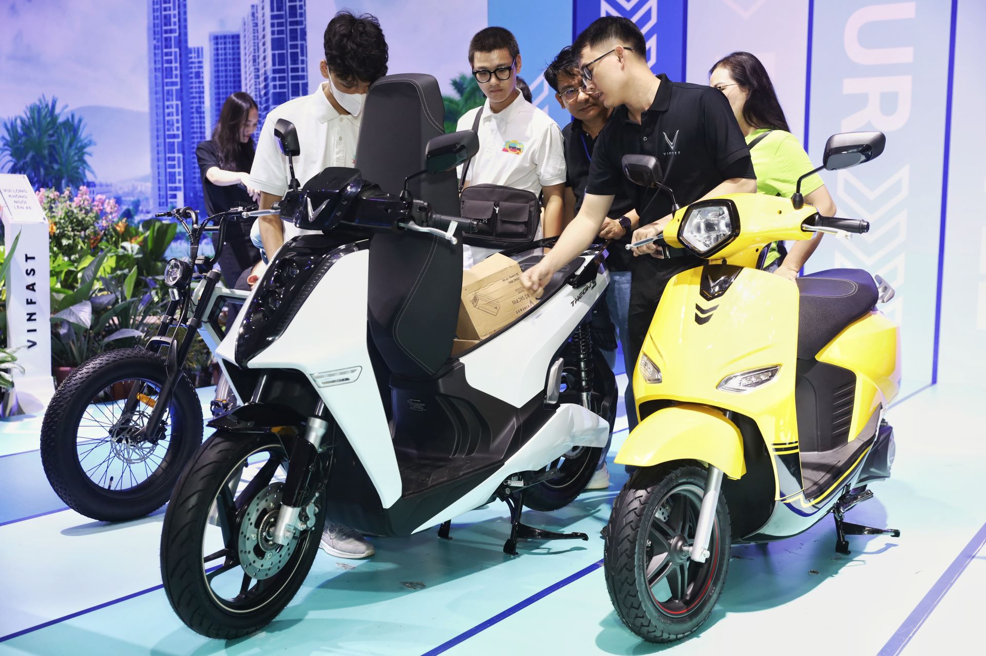 Xe máy điện VinFast công nghệ cao trong cuộc đua xe máy điện toàn cầu - Ảnh 2.
