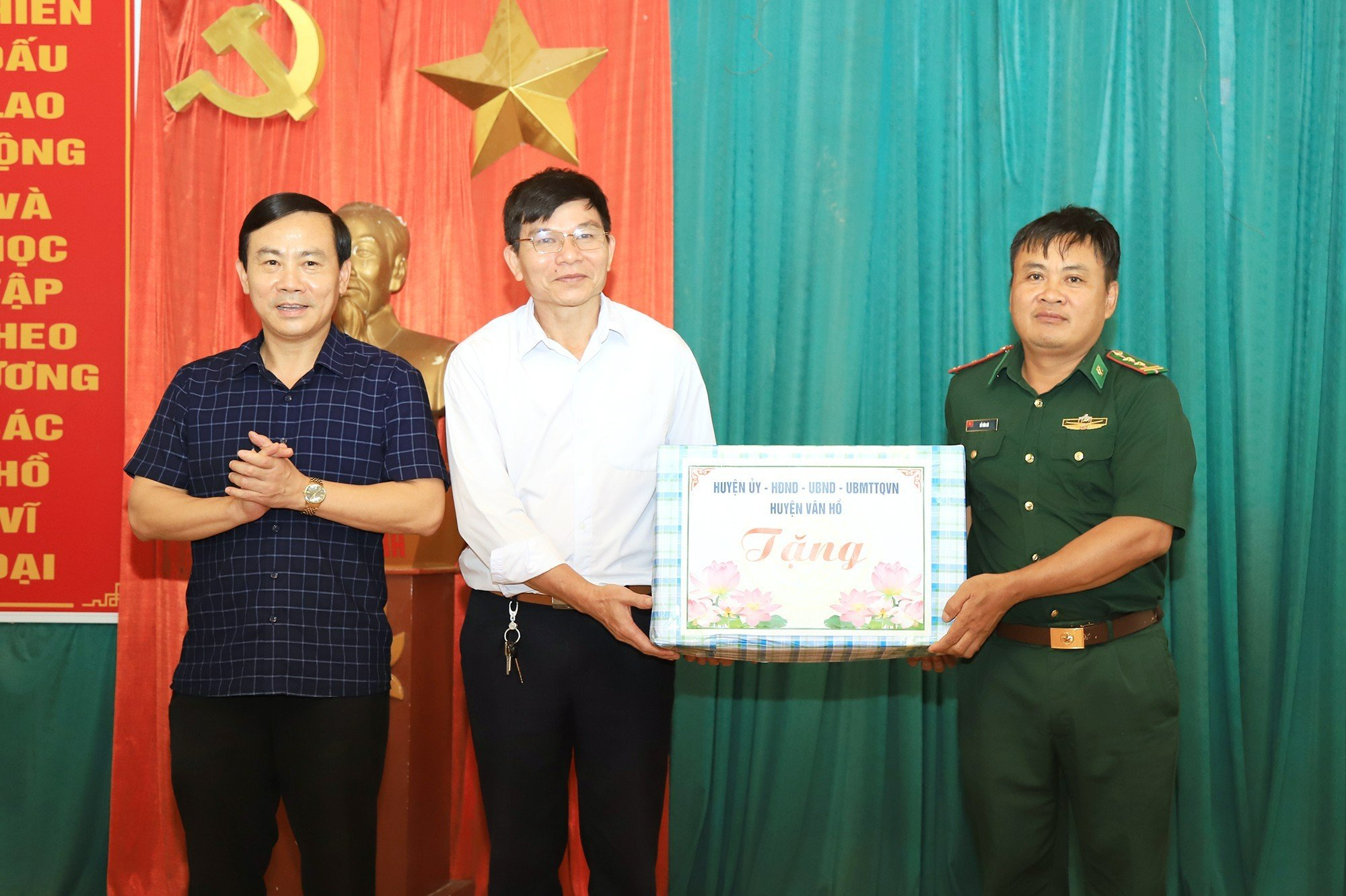 Tỉnh ủy Sơn La thăm và làm việc tại xã Tân Xuân - Ảnh 3.