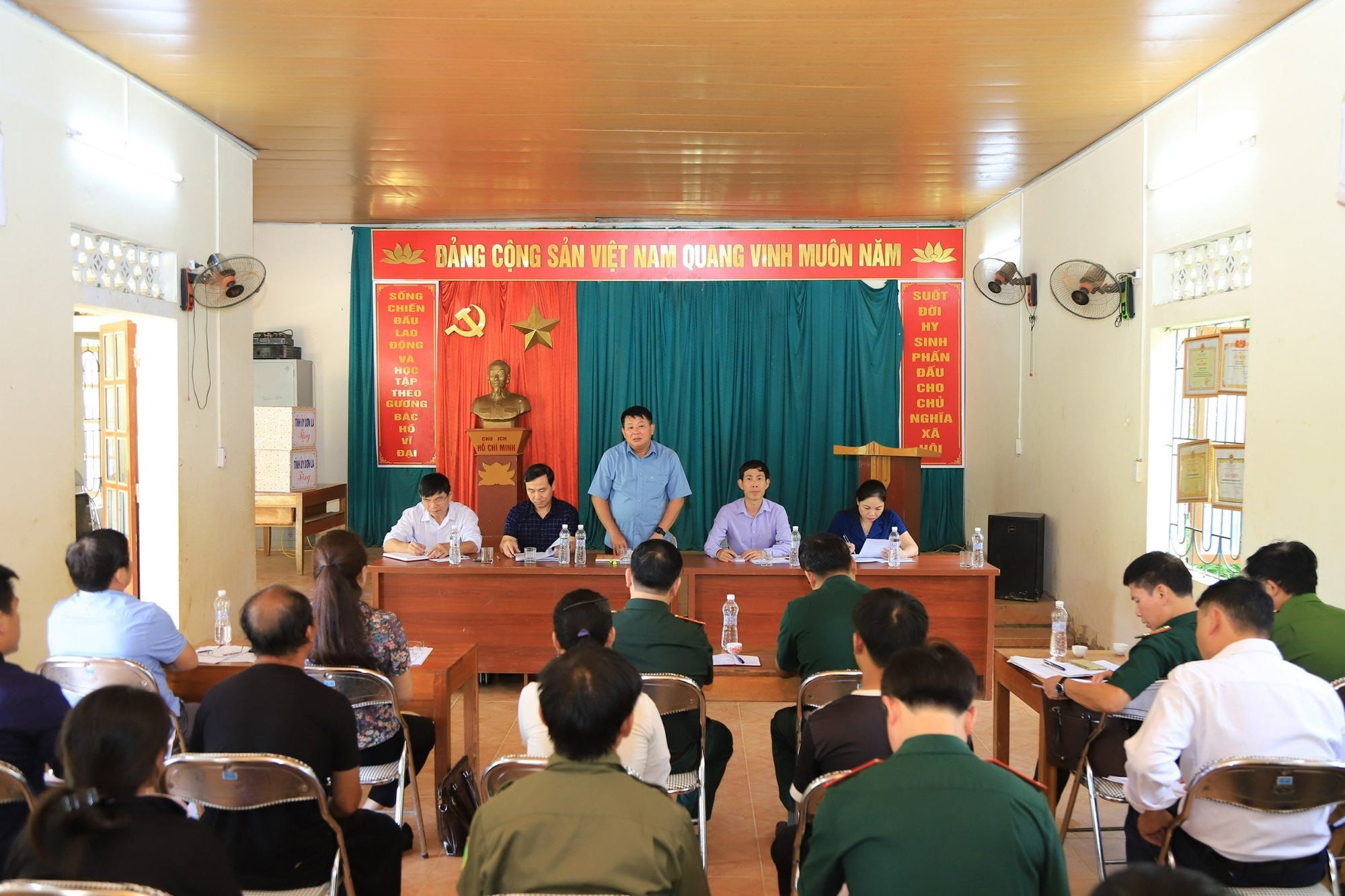 Tỉnh ủy Sơn La thăm và làm việc tại xã Tân Xuân - Ảnh 1.