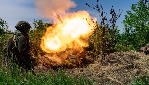 Ukraine phản công tới tấp ở điểm nóng Bakhmut và Kupyansk, quân Nga phải luân chuyển củng cố vị trí - Ảnh 1.