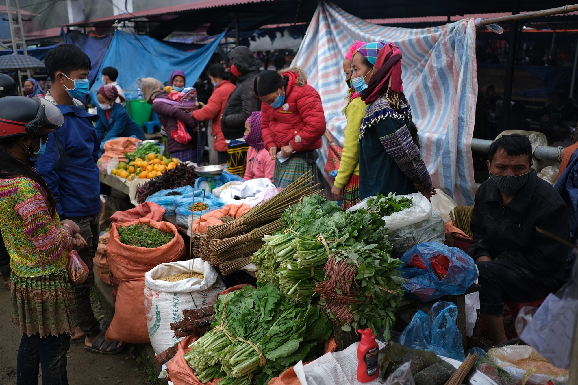 Đi chợ Lùng Phình - Ảnh 3.