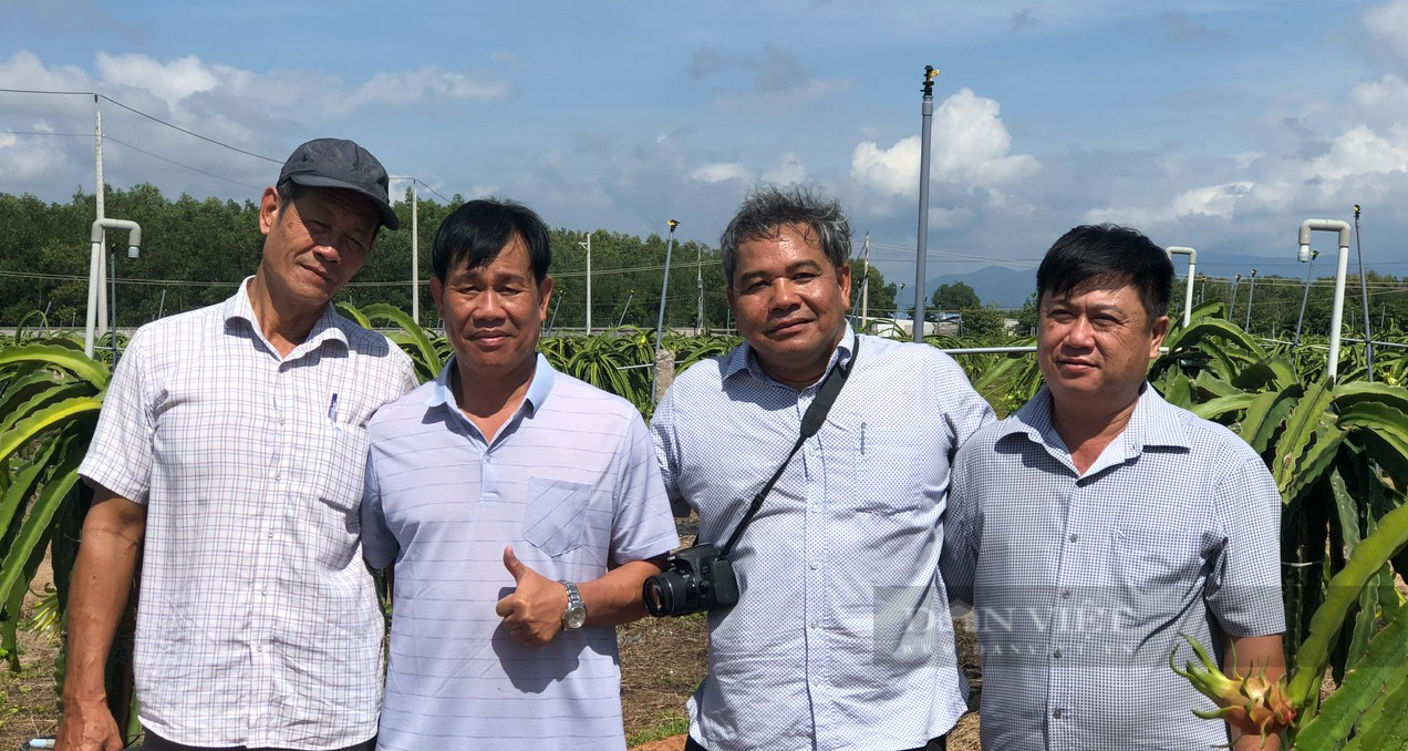 Một nông dân trở thành ông chủ xuất khẩu thanh long ở Bình Thuận, được chọn là Nông dân Việt Nam xuất sắc 2023 - Ảnh 3.