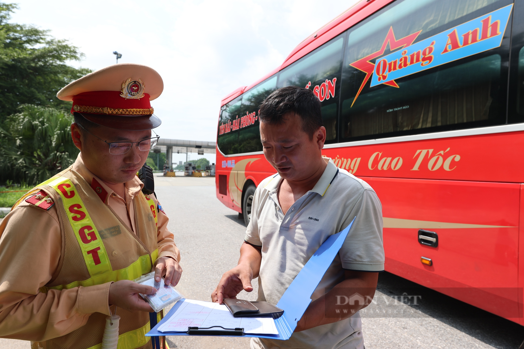 Hàng loạt xe khách vi phạm trên cao tốc Hà Nội - Lào Cai bị xử lý nghiêm - Ảnh 4.