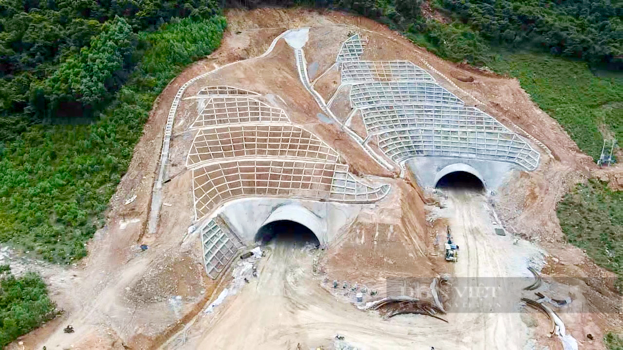 Hà Tĩnh: Cận cảnh công nhân khoét núi, đào hầm dài gần 1 km trên cao tốc - Ảnh 6.