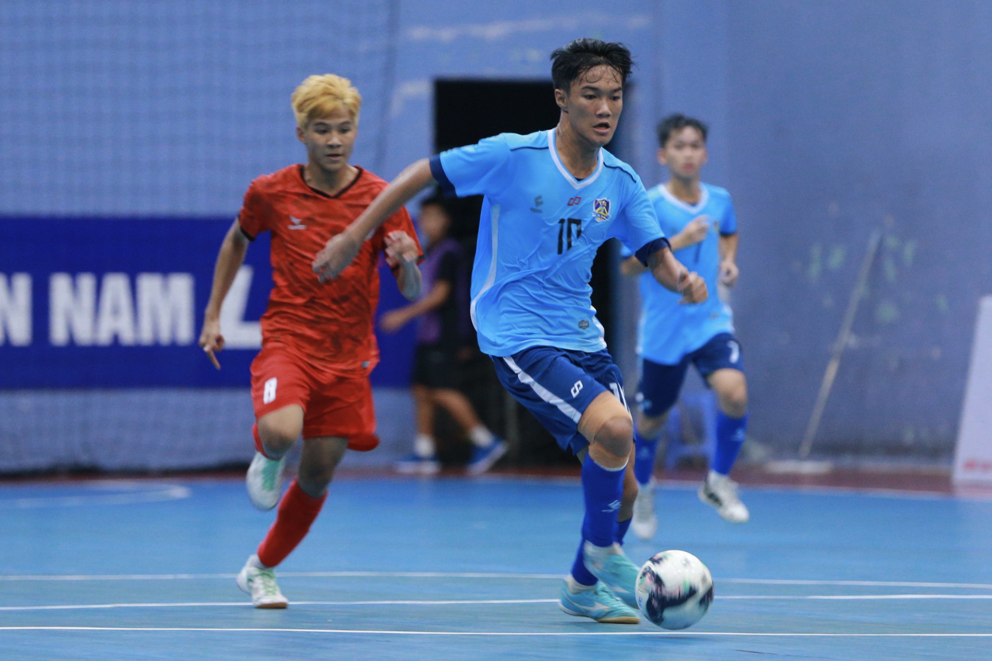 Chấp 4 tuổi, Thái Sơn Nam khởi đầu ấn tượng tại giải futsal U20 quốc gia - Ảnh 1.