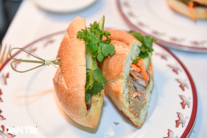 Chiếc bánh mì giá 260.000 đồng ở Hà Nội có gì đặc biệt - Ảnh 3.