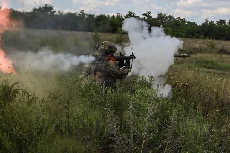 Ukraine tung trinh sát tìm cách mở thêm mặt trận mới ở Kherson; giao tranh khốc liệt ở Bakhmut  - Ảnh 1.