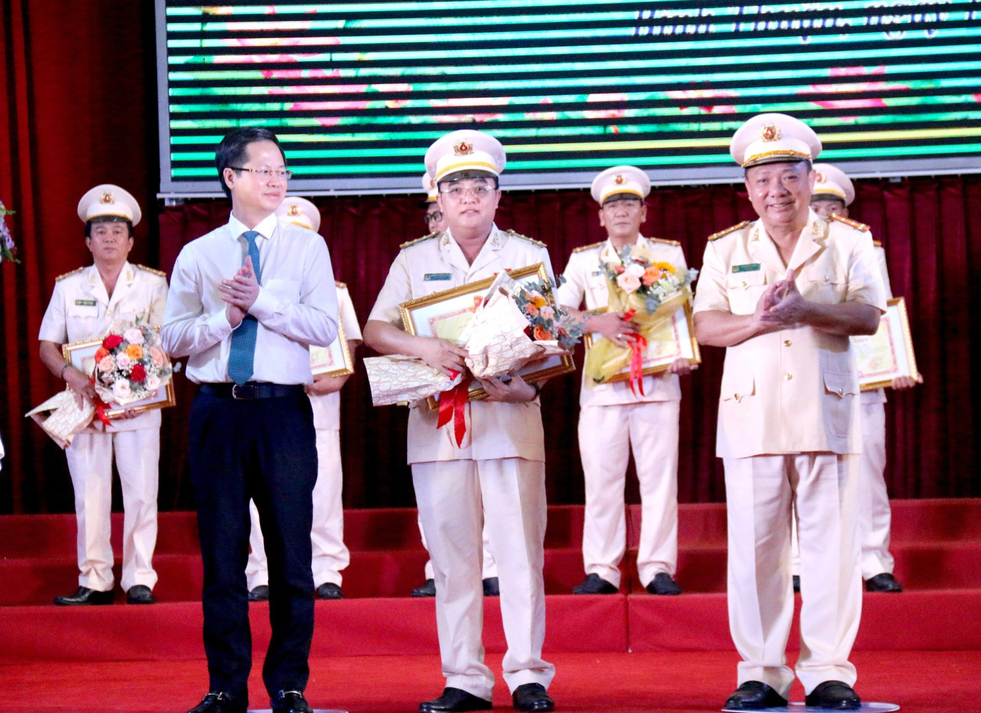 Bình Thuận: Tuyên dương, khen thưởng những điển hình tiên tiến trong triển khai Đề án 06 trên địa bàn tỉnh - Ảnh 2.