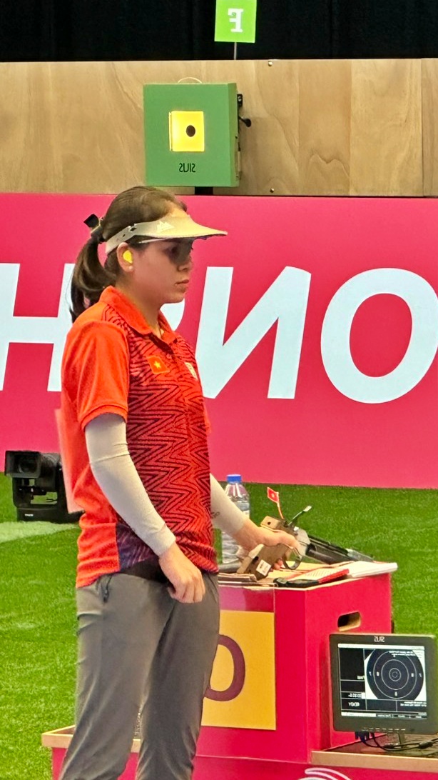 Nữ xạ thủ Trịnh Thu Vinh giành vé dự Olympic Paris 2024 - Ảnh 1.