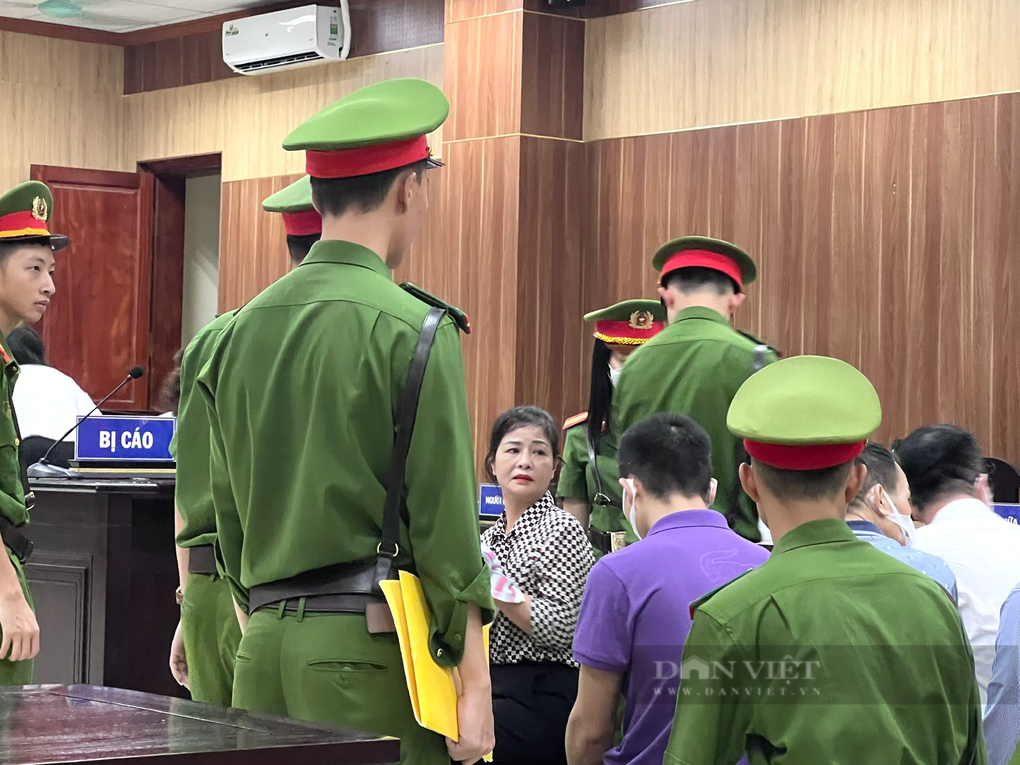 Nguyên giám đốc Sở GDĐT tỉnh Thanh Hoá và 11 người lãnh án - Ảnh 1.
