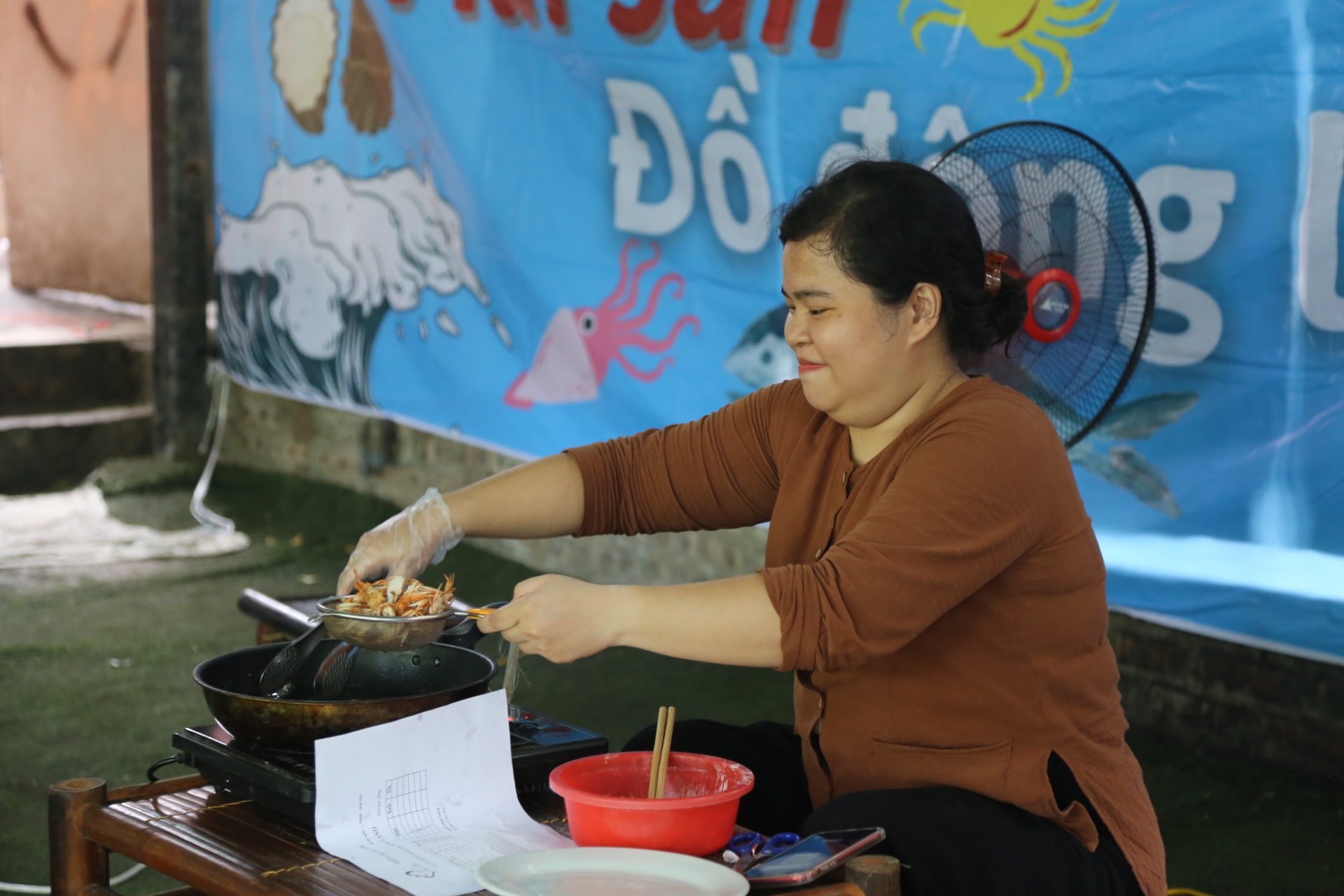 Những cánh tay nối dài làm nên Chợ Quê - Ảnh 9.