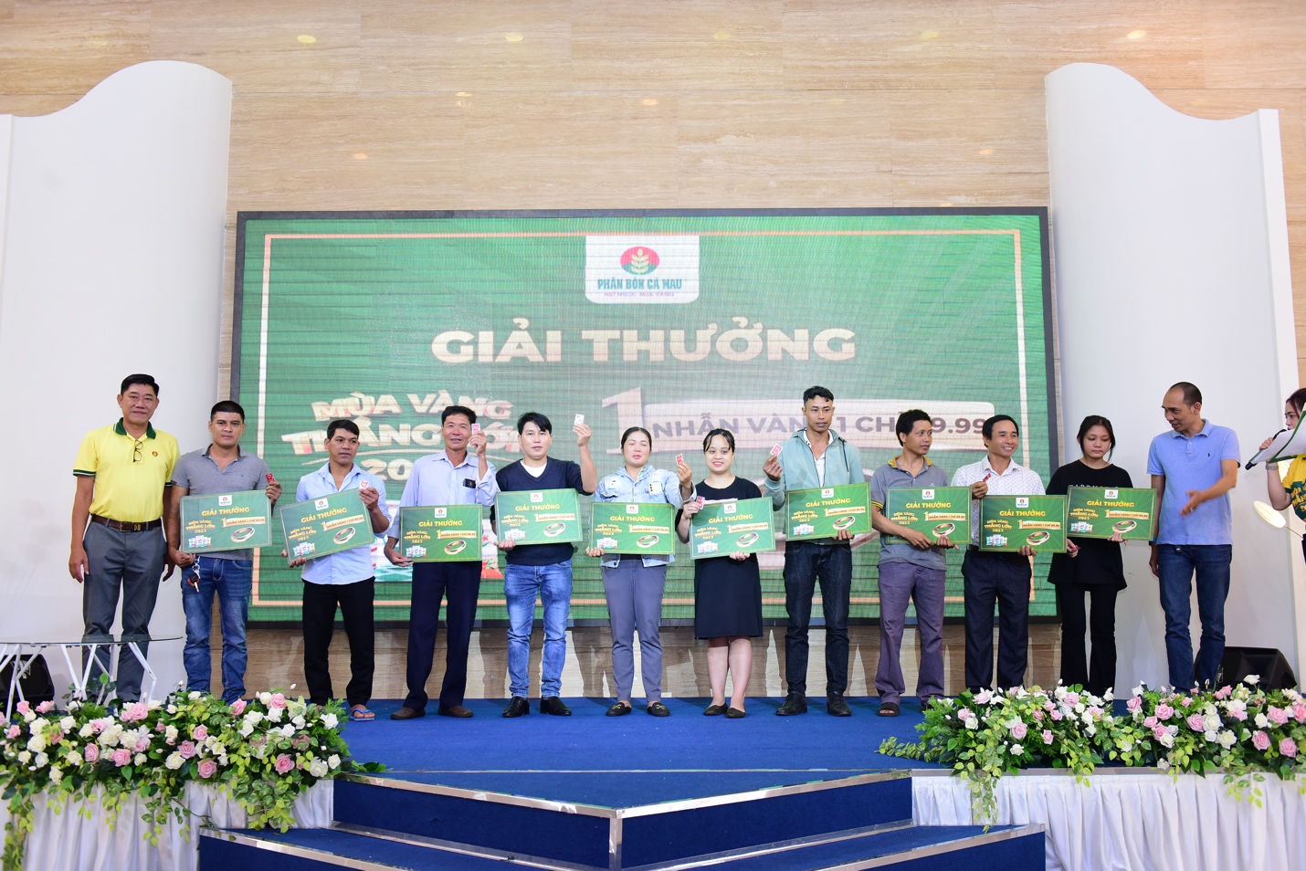 Mùa Vàng Thắng Lớn 2023 đã trao hơn 500 giải nhẫn vàng 1 chỉ 99.99 - Ảnh 1.