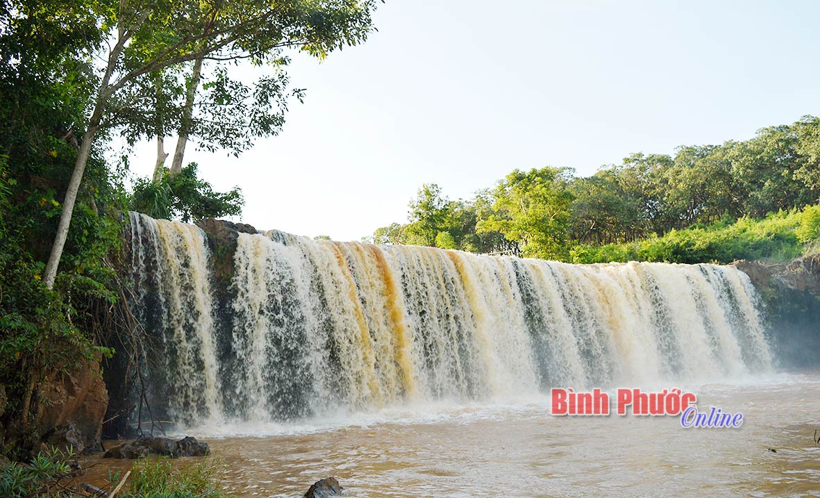 Thác nước đẹp như phát hờn ở Bình Phước, nhiều người lên tắm, và đây là top 5 đẹp nhất - Ảnh 3.