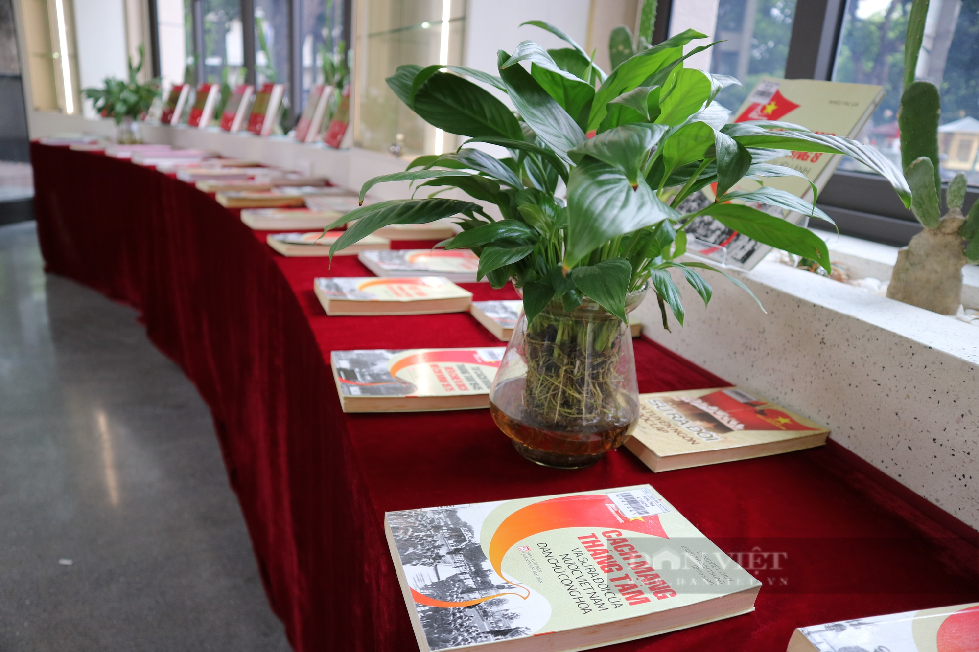 Tìm lại hồi ức &quot;78 năm mùa thu cách mạng&quot; tại Thư viện Hà Nội - Ảnh 10.