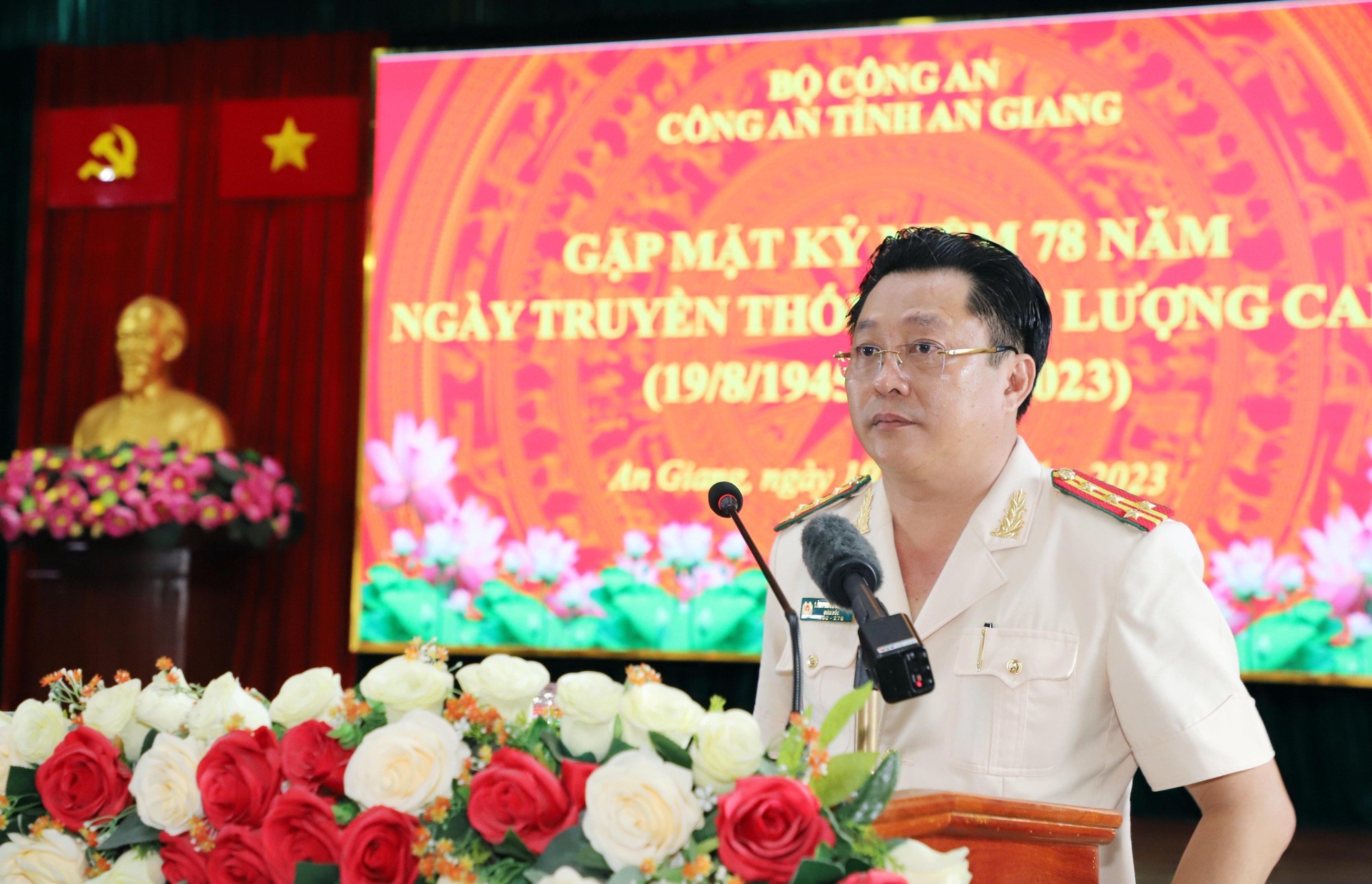 Chủ tịch nước Võ Văn Thưởng thăm, làm việc tại Công an tỉnh An Giang - Ảnh 5.