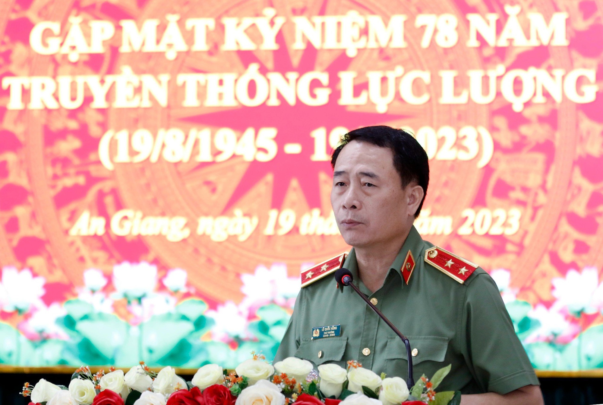 Chủ tịch nước Võ Văn Thưởng thăm, làm việc tại Công an tỉnh An Giang - Ảnh 4.