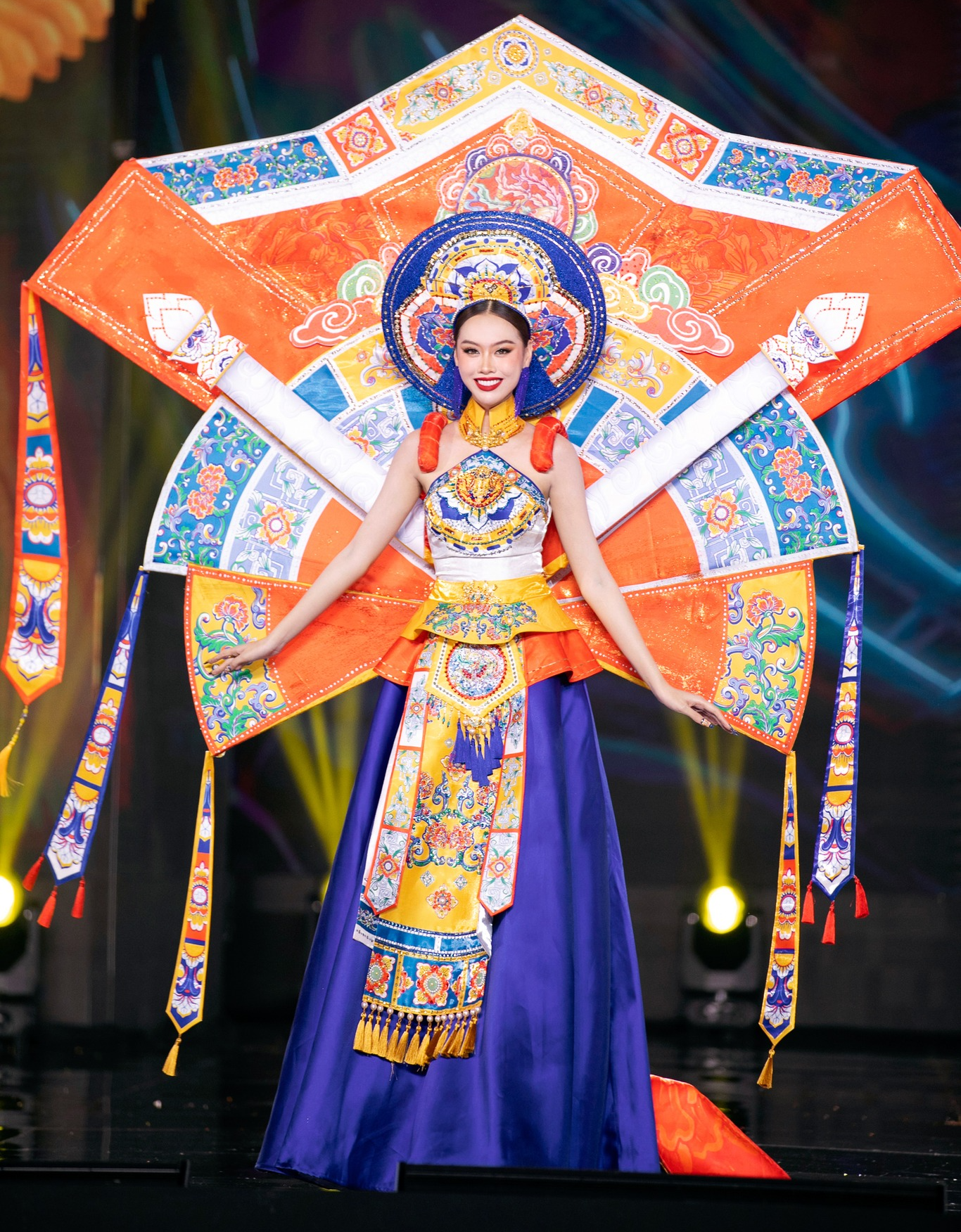 Phần thi trang phục dân tộc Miss Grand Vietnam 2023: Đỗ Thị Hà, Á hậu Đào Thị Hiền nổi bật nhất? - Ảnh 10.