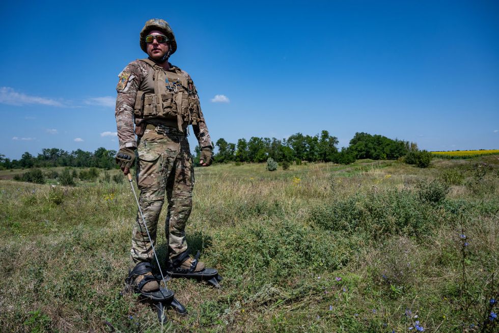 Ukraine tự chế thiết bị cực 'độc' cứu binh lính thoát khỏi cơn ác mộng bom mìn Nga - Ảnh 2.