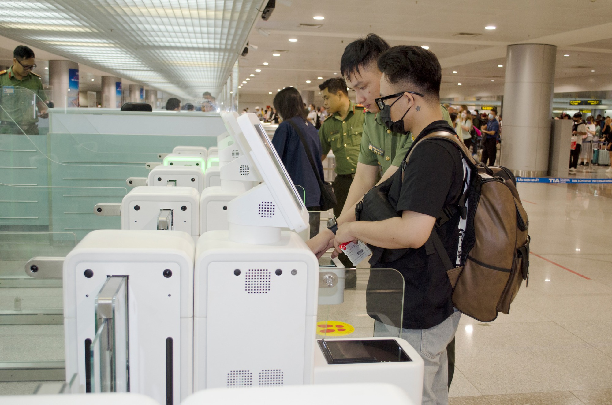 5 sân bay mới áp dụng hệ thống cổng kiểm soát tự động, hành khách khi xuất/nhập cảnh cần lưu ý gì? - Ảnh 3.