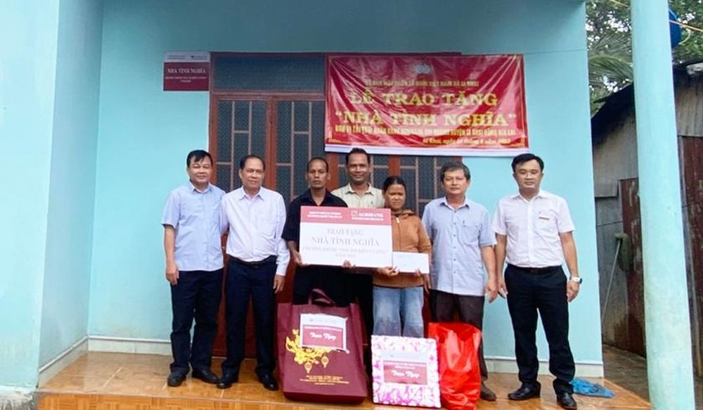 Agribank Ia Grai- Chi nhánh Đông Gia Lai hỗ trợ 60 triệu đồng để một hộ nghèo có nhà ở khang trang   - Ảnh 1.