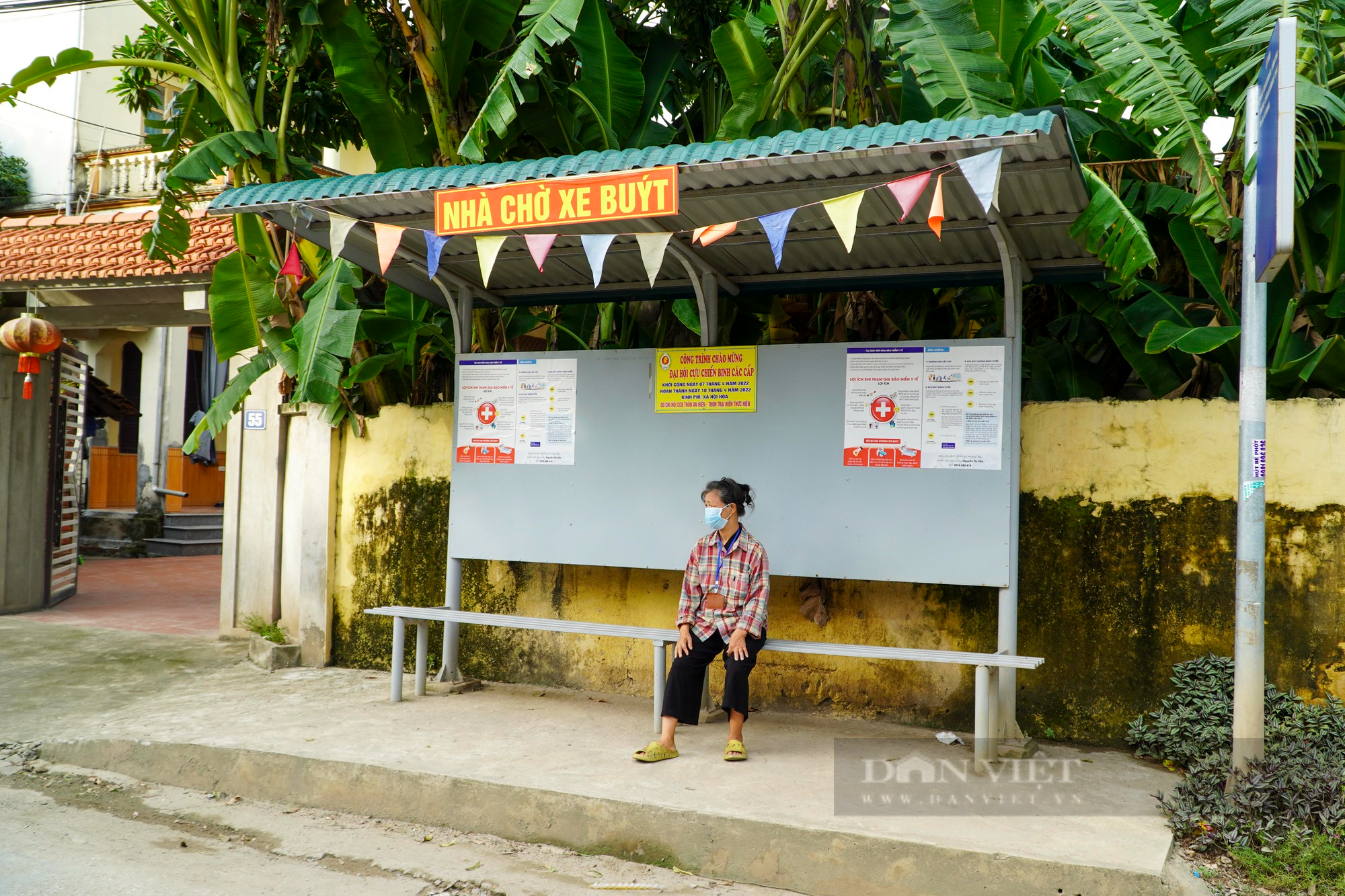 Cựu chiến binh tự dựng hàng chục nhà chờ xe buýt ở ngoại thành Hà Nội - Ảnh 4.