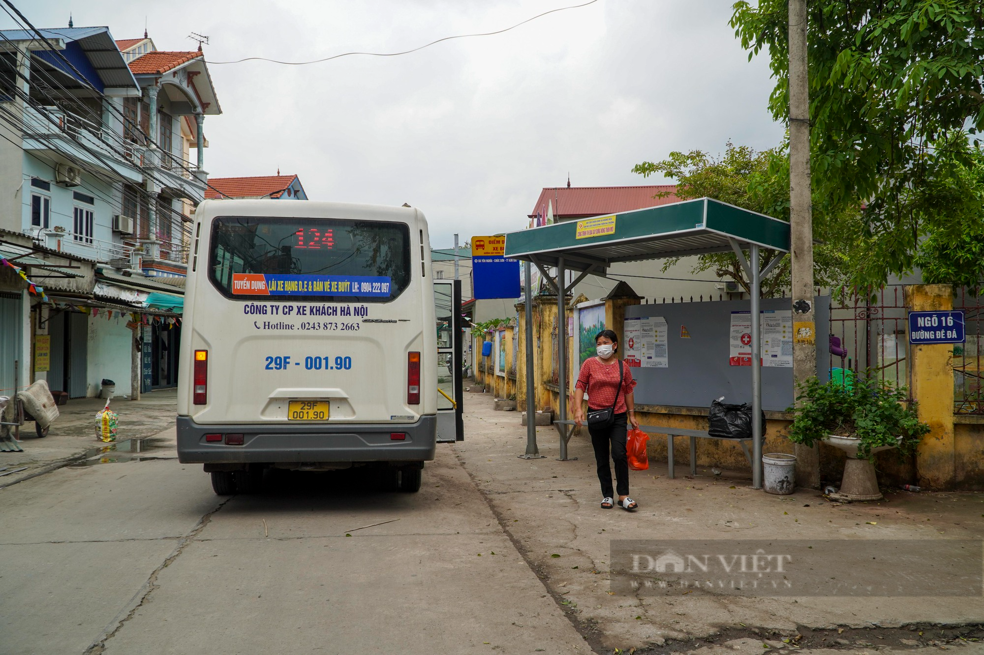 Cựu chiến binh tự dựng hàng chục nhà chờ xe buýt ở ngoại thành Hà Nội - Ảnh 9.