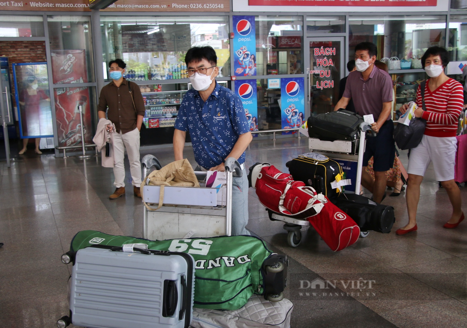 Du khách chỉ mất 2 phút để làm thủ tục chuyến bay tại Đà Nẵng - Ảnh 8.
