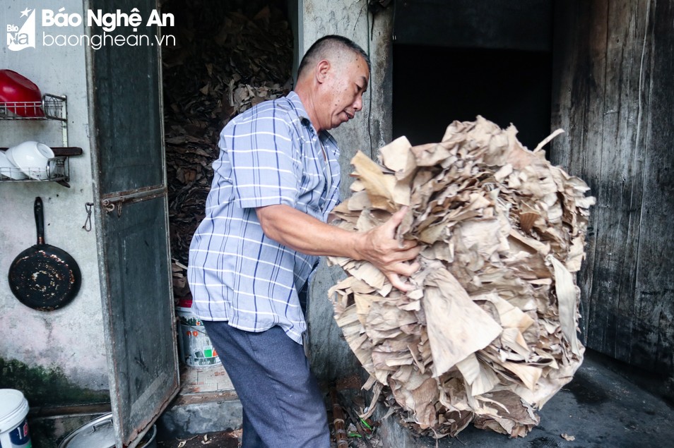 Nghệ An: Kỳ công thức quà quê đen vỏ vàng lòng &quot;ăn chơi chơi&quot; thành đặc sản khiến bao người mê mẩn - Ảnh 4.