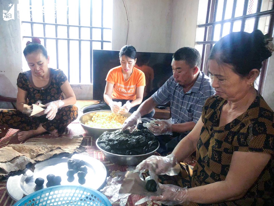 Nghệ An: Kỳ công thức quà quê đen vỏ vàng lòng &quot;ăn chơi chơi&quot; thành đặc sản khiến bao người mê mẩn - Ảnh 5.