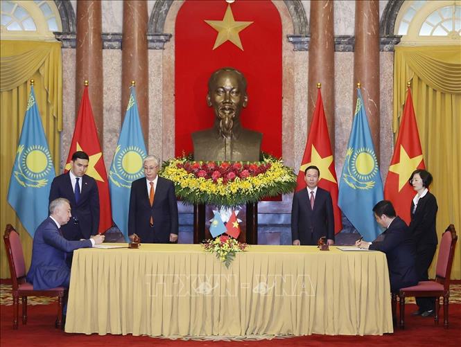 Chủ tịch nước hội đàm với Tổng thống Kazakhstan: Thúc đẩy sớm đạt 1,5 tỉ USD kim ngạch thương mại - Ảnh 2.