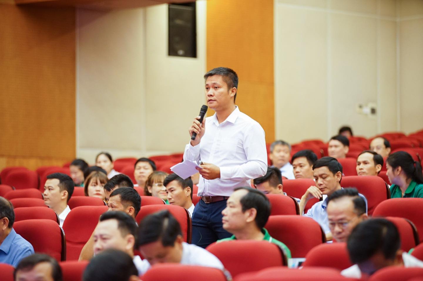 Đối thoại với nông dân, Bí thư Tỉnh ủy Tuyên Quang Chẩu Văn Lâm chỉ đạo hỗ trợ tín dụng cho nông dân  - Ảnh 2.