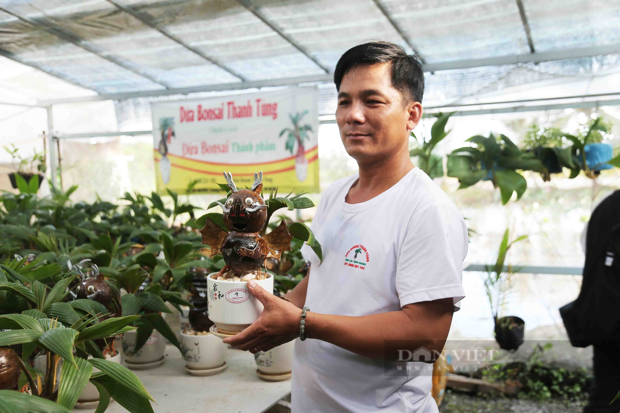 Từ quả dừa khô bỏ đi, nông dân Sài Gòn làm giàu nhờ tạo bonsai độc lạ - Ảnh 9.
