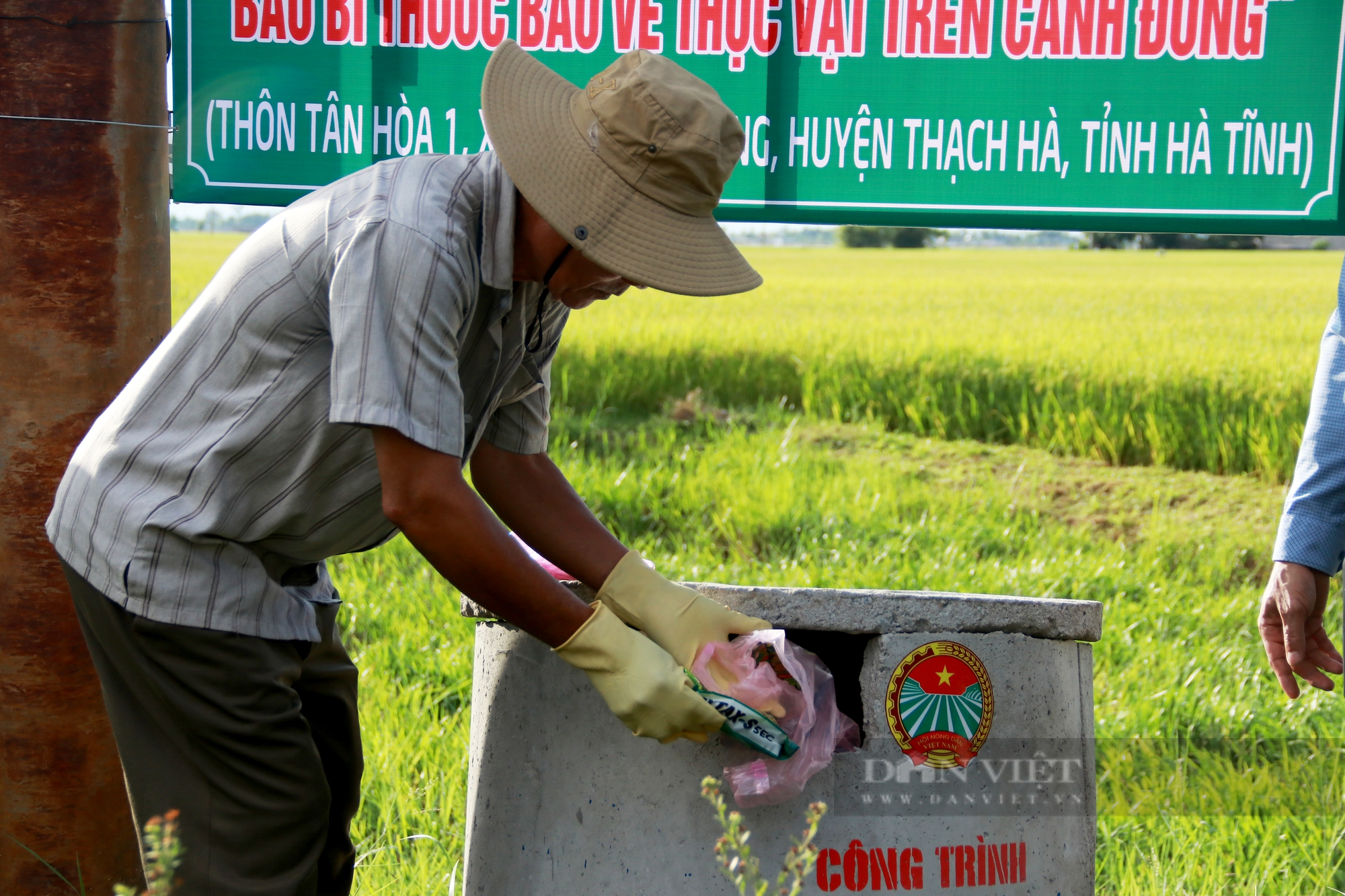 Hội Nông dân Hà Tĩnh phát động phong trào thu gom vỏ chai nhựa, bao bì thuốc bảo vệ thực vật trên đồng rộng - Ảnh 8.