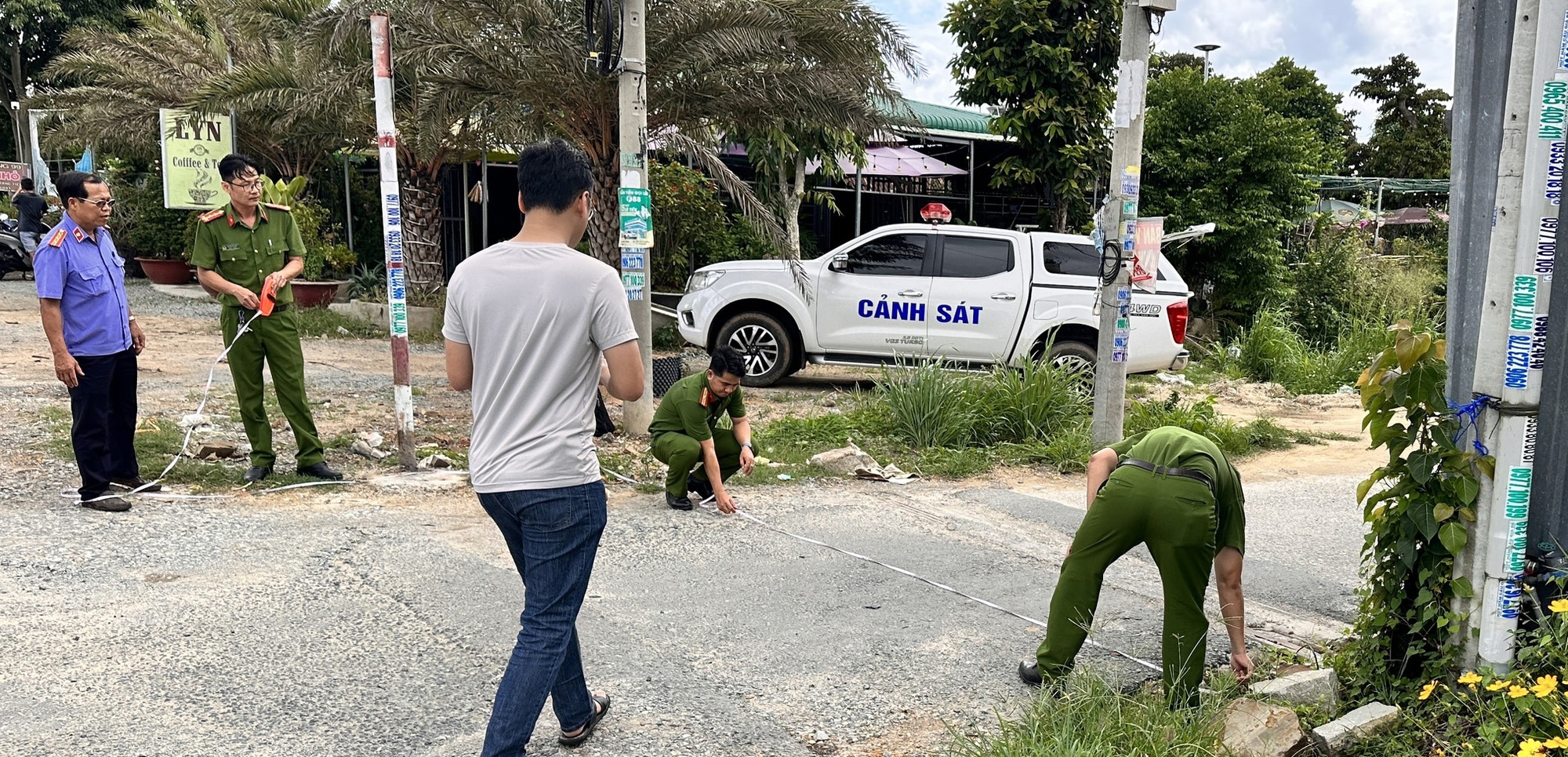 Công an đang truy bắt nam thanh niên chặn đầu ôtô trên Quốc lộ rồi dùng dao đâm 1 người tử vong   - Ảnh 1.