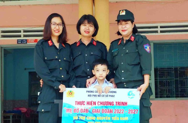 Trẻ mồ côi tỉnh Đắk Lắk ấm áp trong vòng tay nhân ái của những nữ chiến sĩ công an - Ảnh 6.