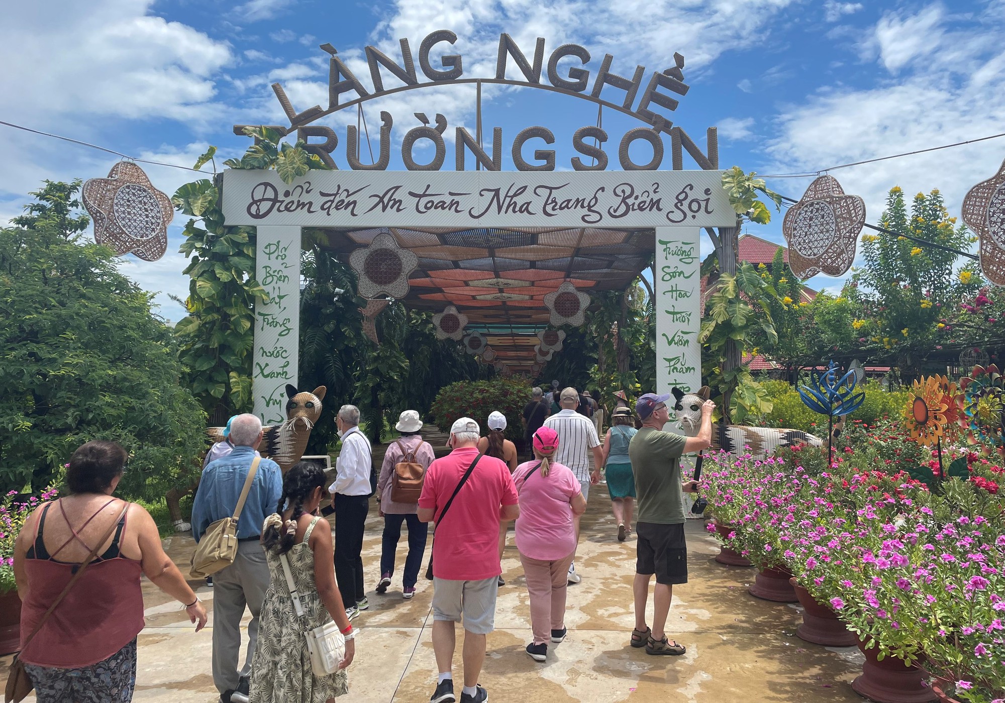 Trên 4.300 du khách tham quan Nha Trang - Khánh Hòa - Ảnh 1.