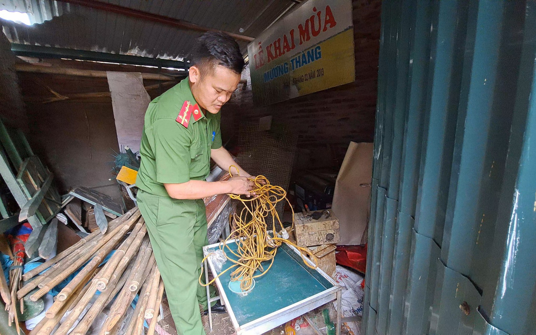 Nạn "giun tặc" hoành hành ở Hòa Bình: Kích giun 1 đêm thu 1-2 triệu đồng, xã lập tổ xung kích ngăn chặn (Bài 2)